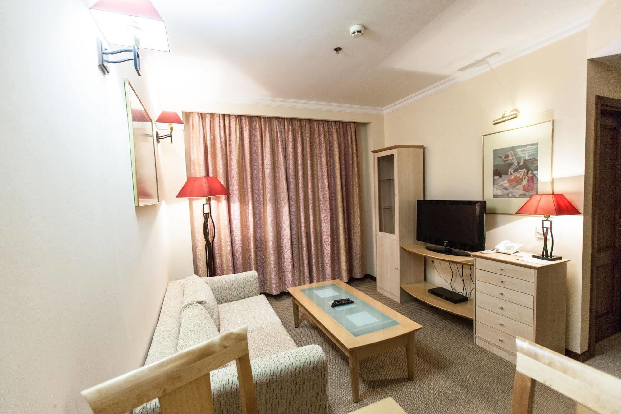 Chagala Atyrau Hotel Kültér fotó